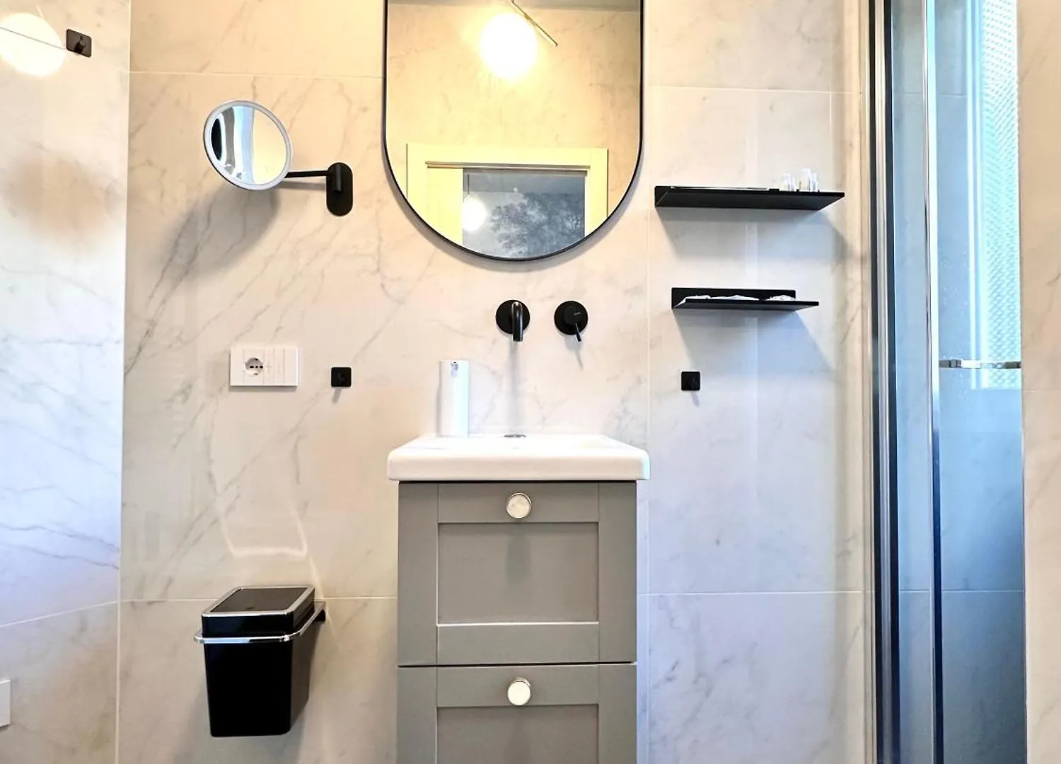 Casa Angelo Design Flat - Central Milan, Porta Venezia, 3 Metro Stops Duomo Apartment