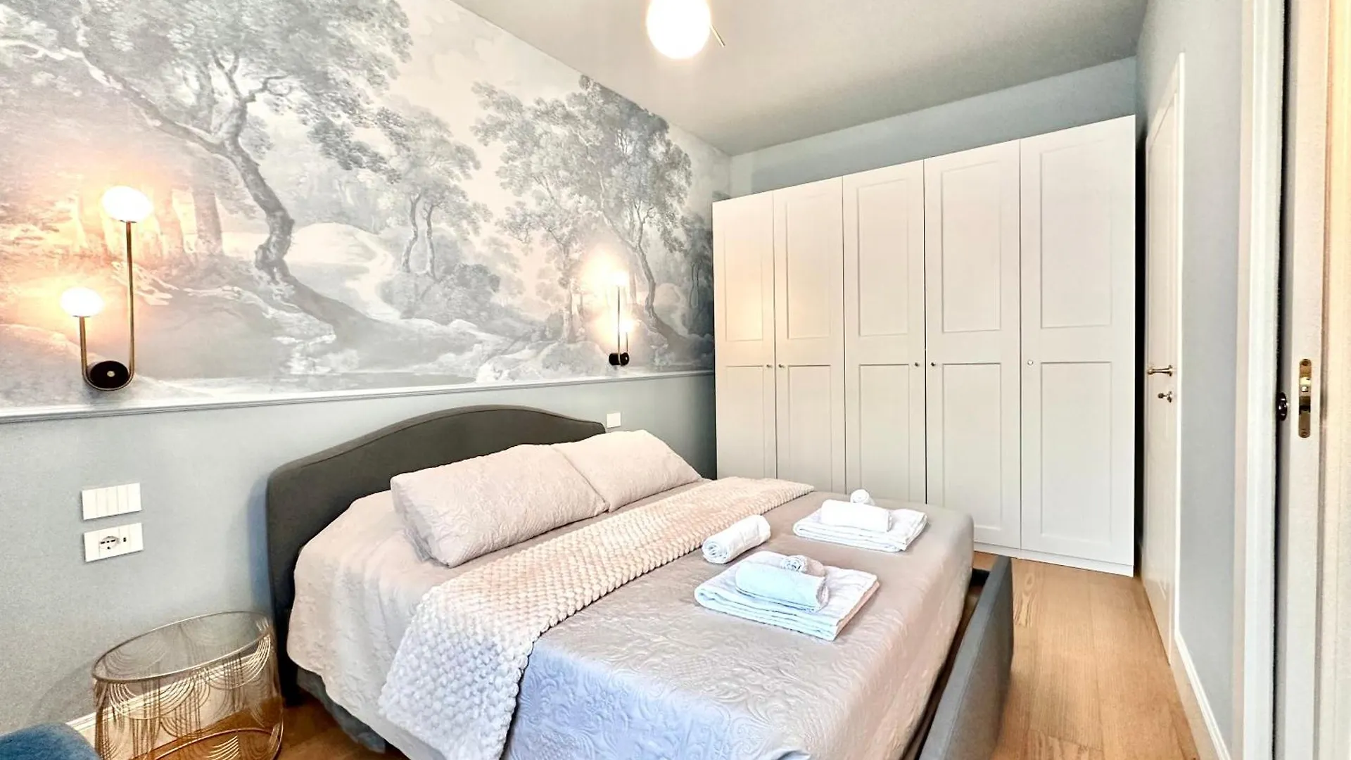 Casa Angelo Design Flat - Central Milan, Porta Venezia, 3 Metro Stops Duomo شقة ميلان